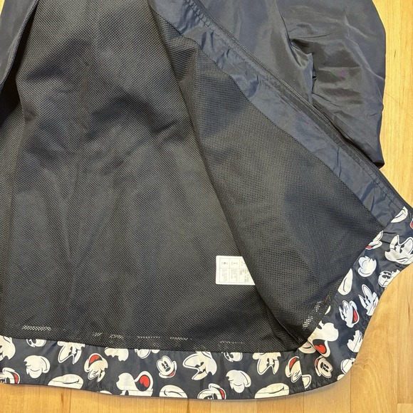 Disney Parks Mickey Mouse Windbreaker Jacket Medium Rain Black Hooded Travel - Picture 10 of 10